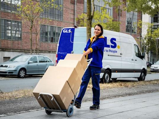 GLS futárszolgálat díjak küldemény feladásakor